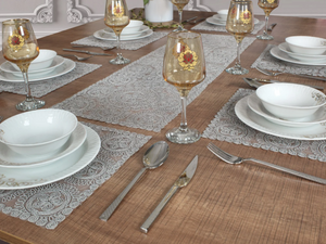 Victoria Ensemble 7 Pièces Brodé Gris (6 Sous-Plats + Chemin)