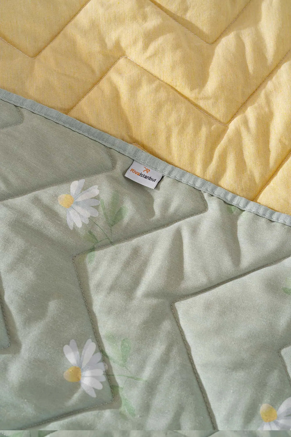 Couette Bombée En Polycoton Yeşil Papatya - 200x200 cm (Sans Oreillers)